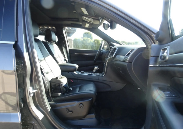Jeep Grand Cherokee cena 75900 przebieg: 102000, rok produkcji 2018 z Białystok małe 379